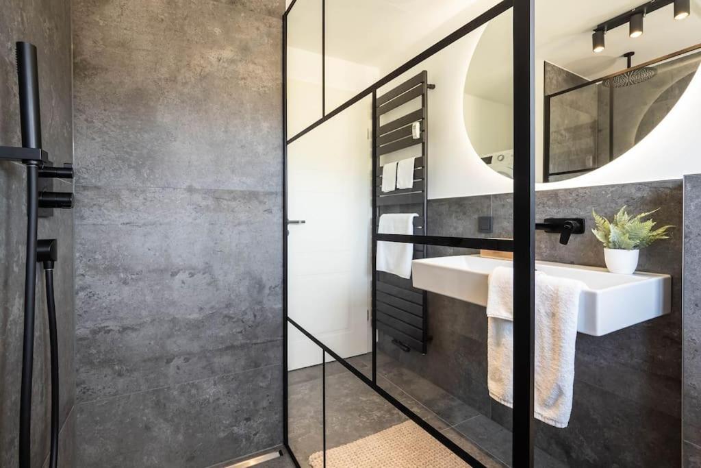 Luxury Apartment On The Rhein Busingen am Hochrhein Esterno foto